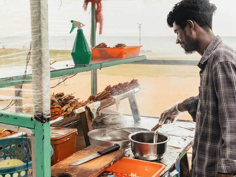 Explore Colombo’s food scene on foot and by tuk-tuk as evening falls. The city’s street food reflects centuries of global influenc…