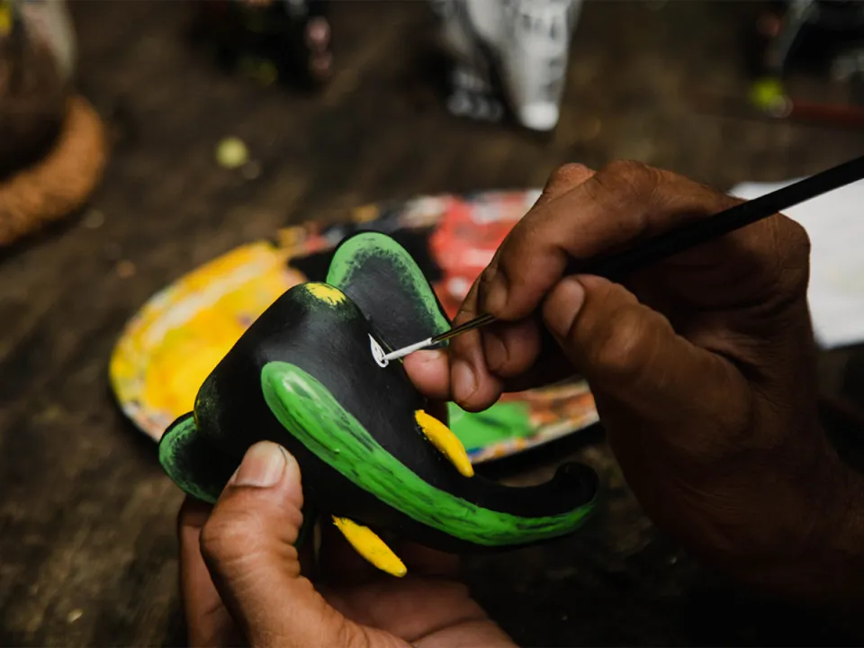 Immerse yourself in Sri Lanka’s vibrant culture and creativity with this family-friendly art activity. in Sri Lanka