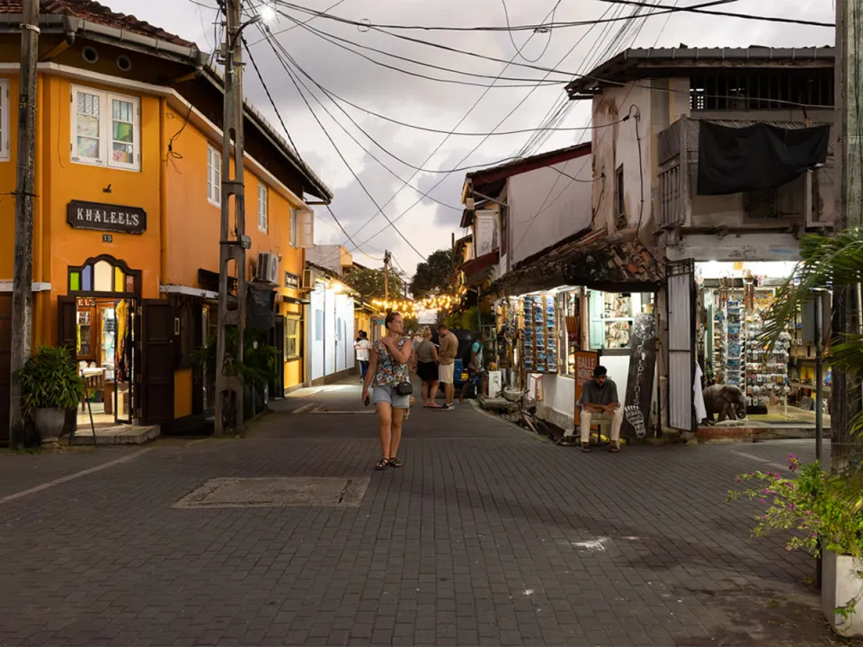 Discover the authentic street food of Galle Fort on this 2.5-hour culinary journey with a third-generation local resident who shar…