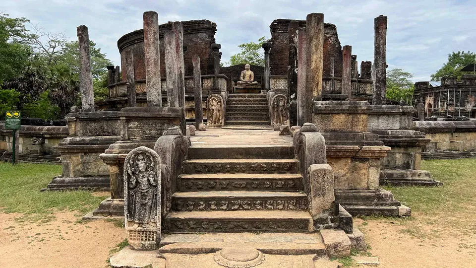 Polonnaruwa by Bicycle — experience photograph