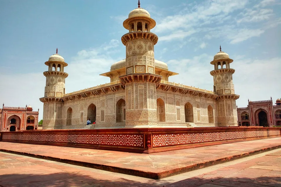 Mughal masterpieces on Golden Triangle with Tigers
