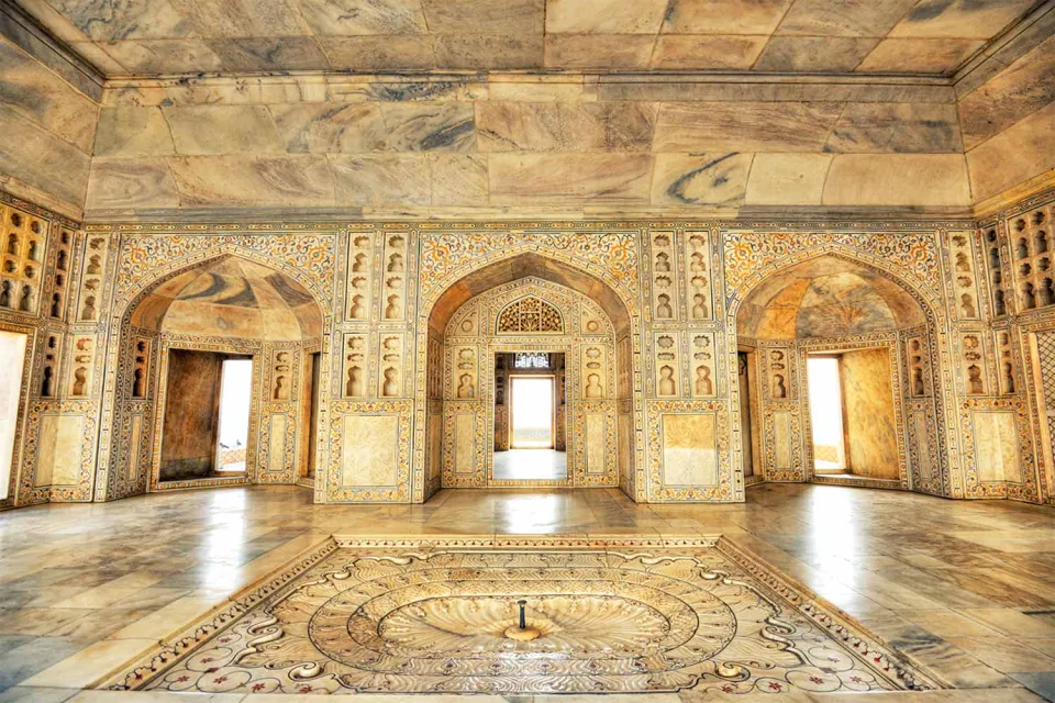 Architecture and artefacts on Rajasthan in Style