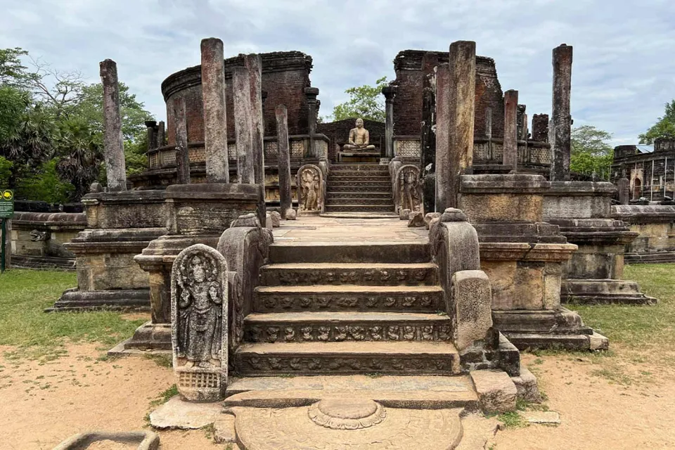 Sinhalese civilisation on Sri Lanka for Teens (April to September)