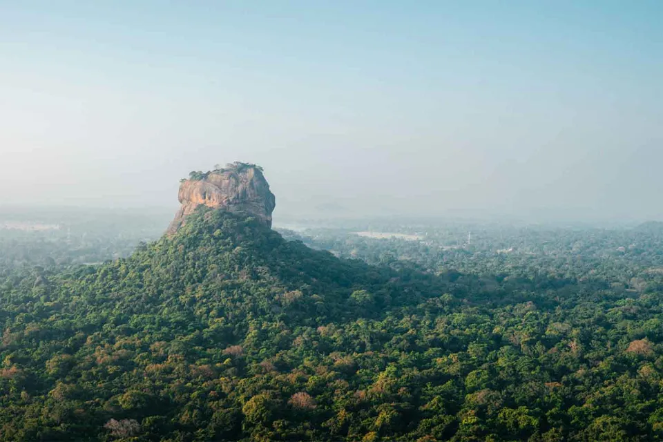 Rock-top breakfast on Sri Lanka for Teens (November to April)