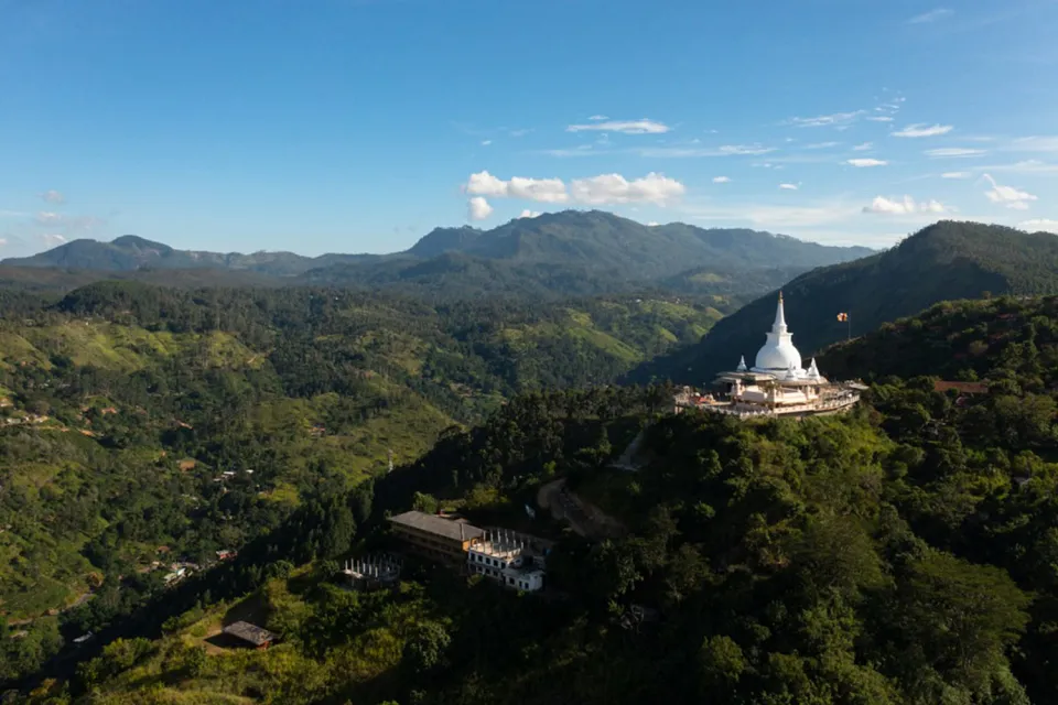 Roads and rails on Essential Sri Lanka