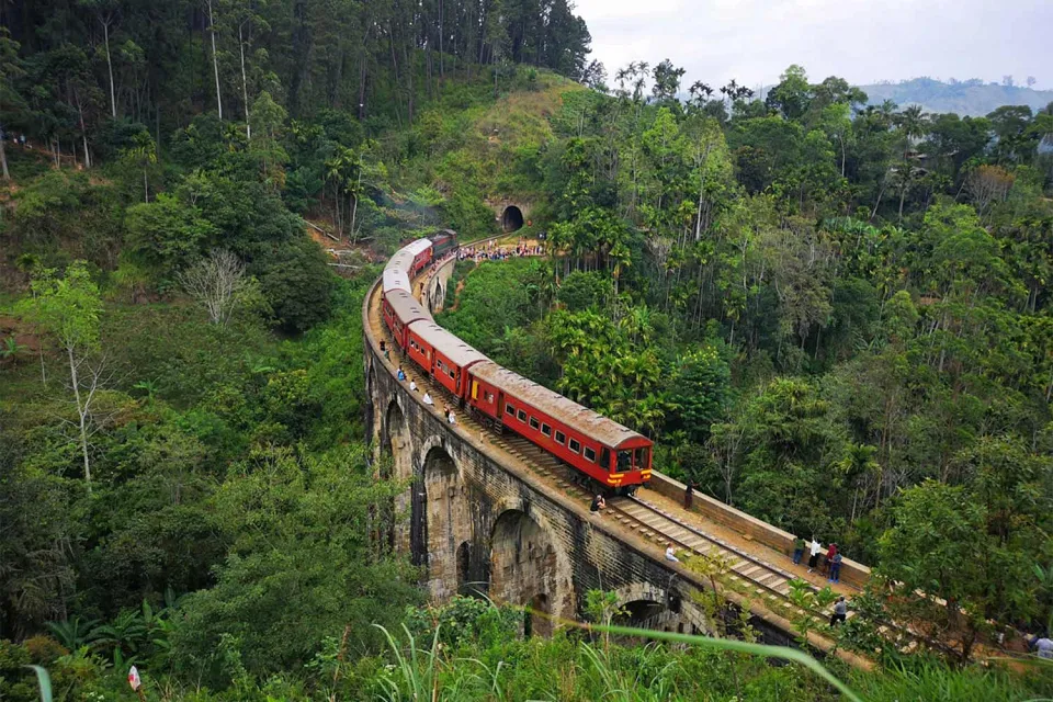 Trains and tea plantations on Honeymoon to Sri Lanka in the Winter