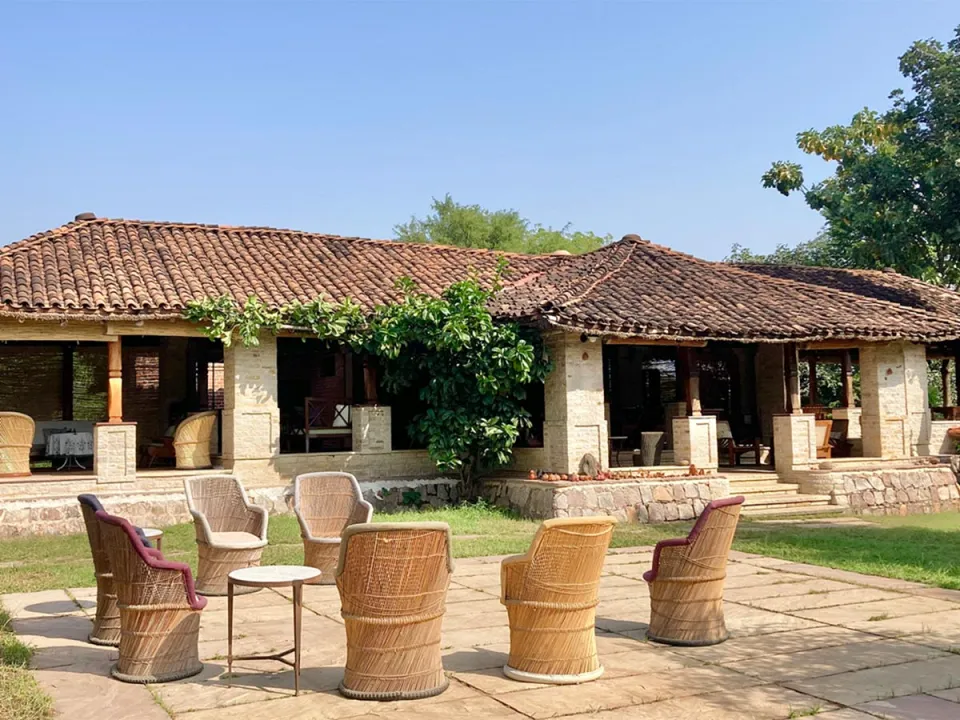 Sarai at Toria — Thumbnai