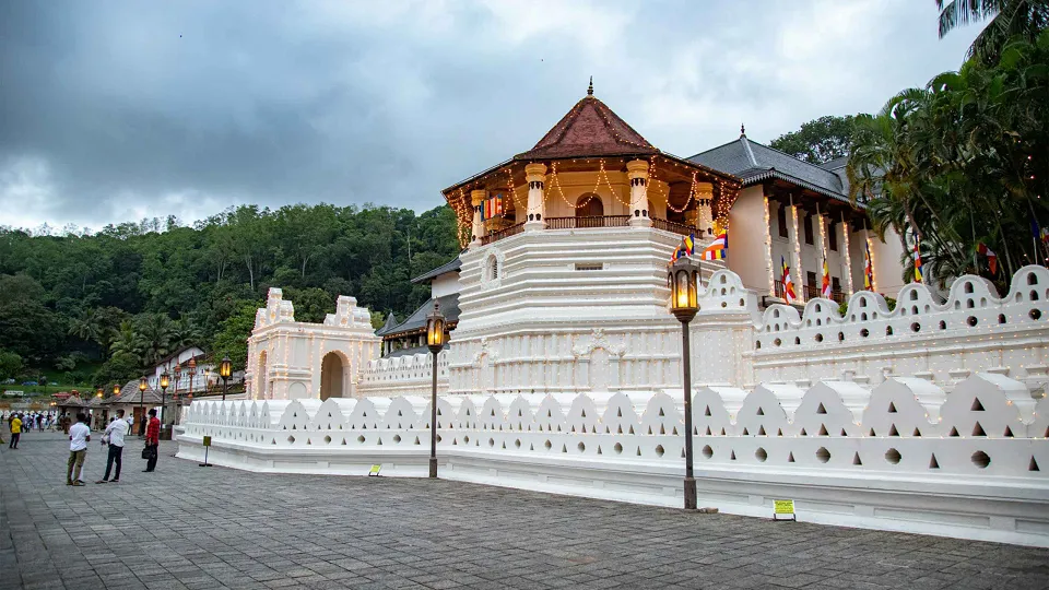 The bustling hill-country capital of Kandy lies on a plain amidst towering hills and — hero photograph