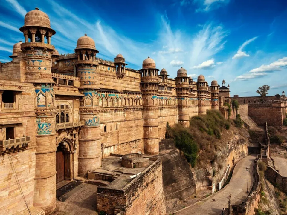 Tour of Fort and Jas Vilas Museum — experience photograph