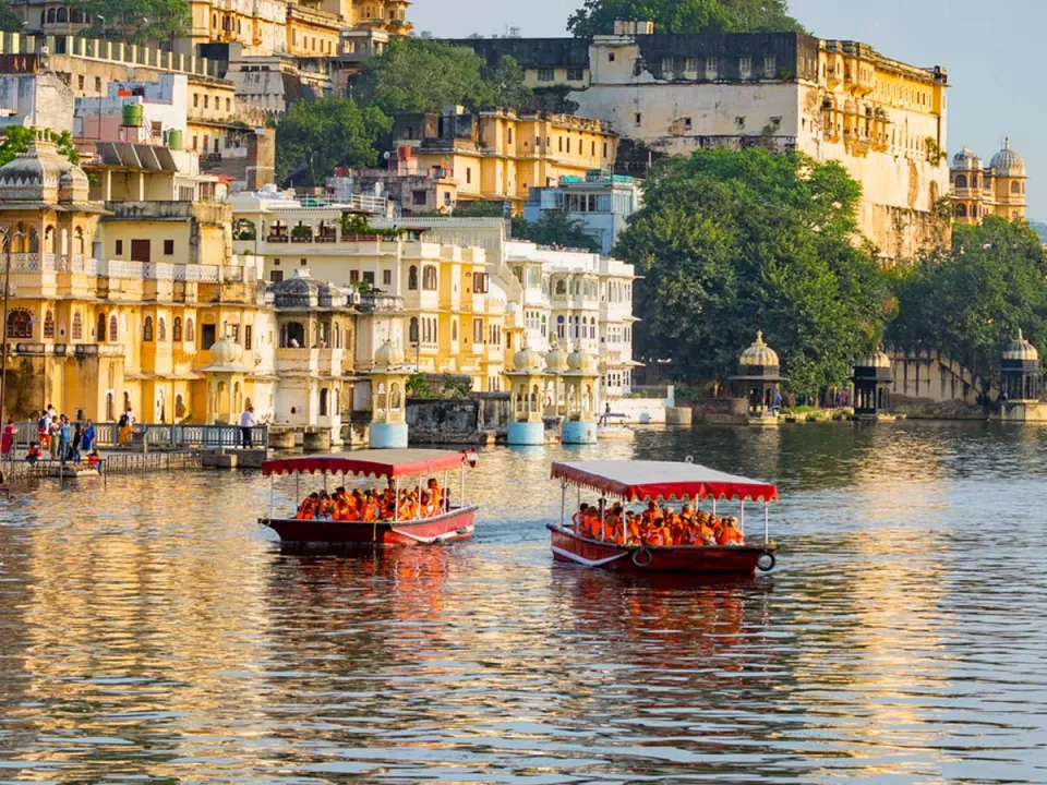 Boat ride on Lake Pichola — experience photograph