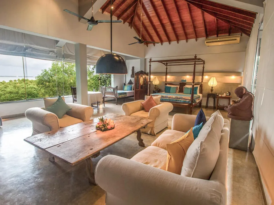 Villa Hundira in Colombo & Negombo