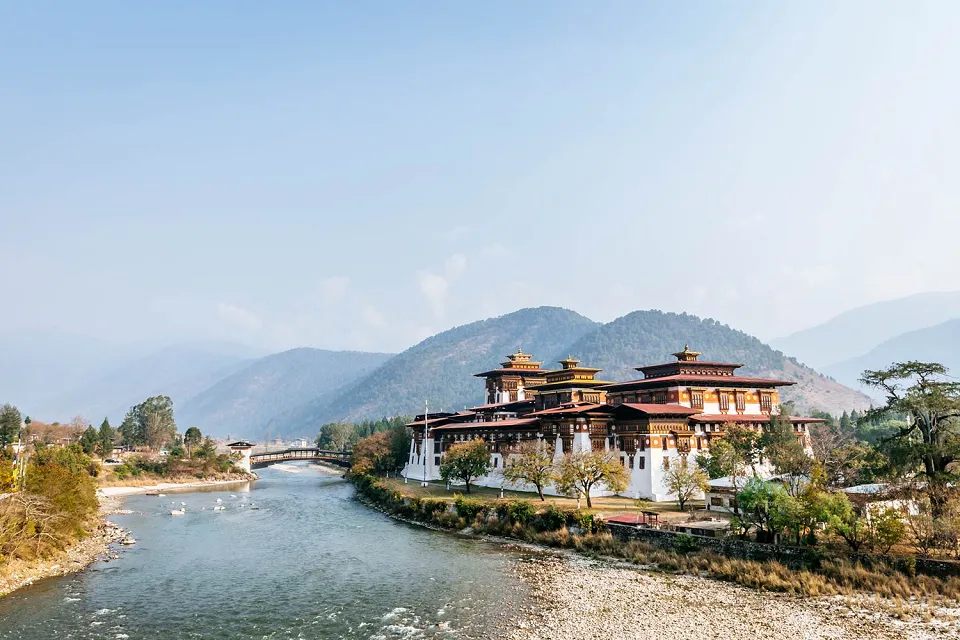 Himalayan pass and Punakha’s heritage on Best of Bhutan