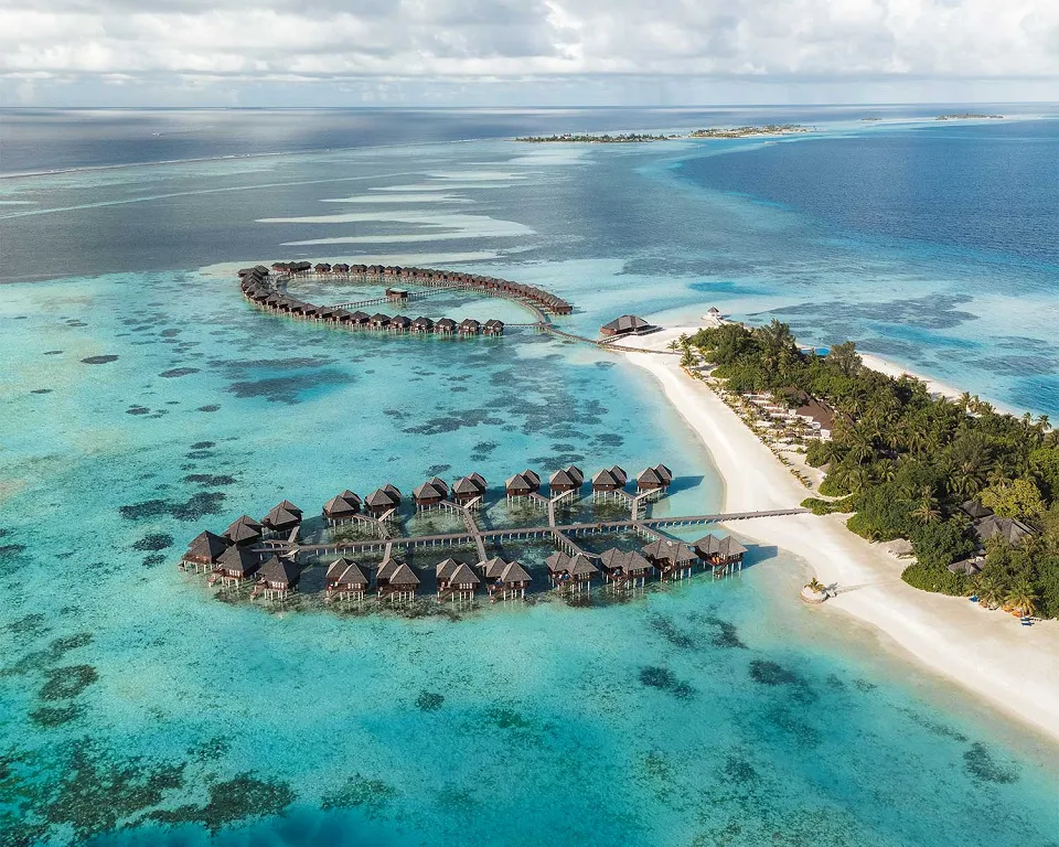 The Maldives: How to Choose the Right Luxury Resort — travel article photograph