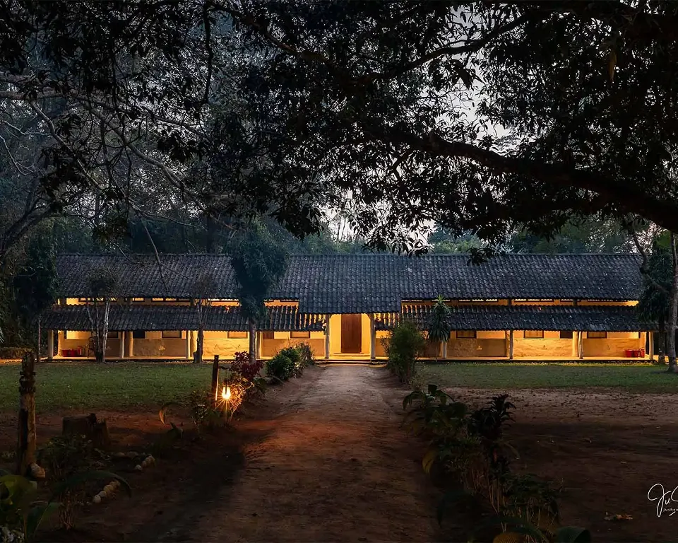 Tiger Tops Tharu Lodge - Luxury hotel — gallery photograph 11
