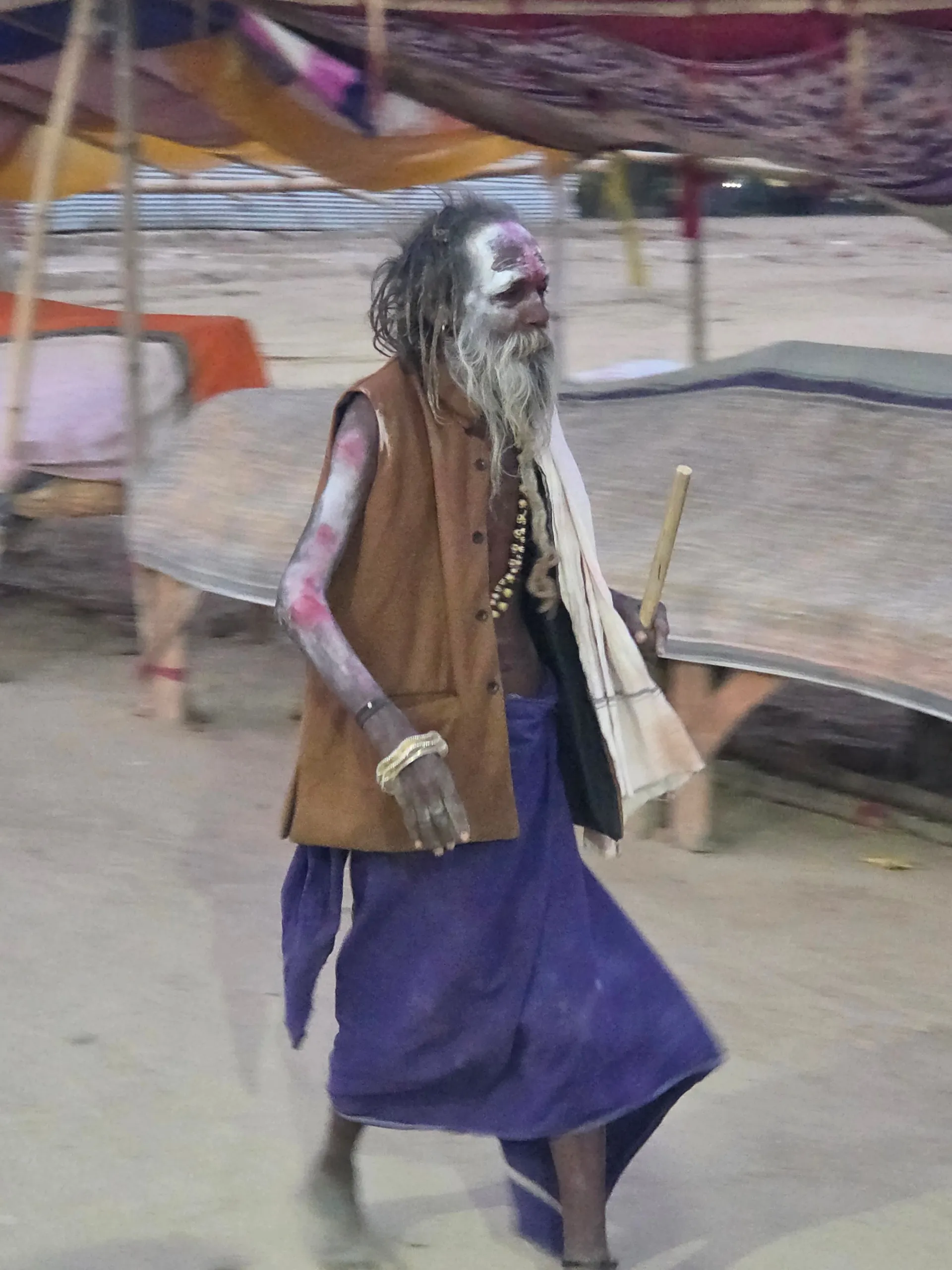 Street scene beside market stalls in Prayagraj