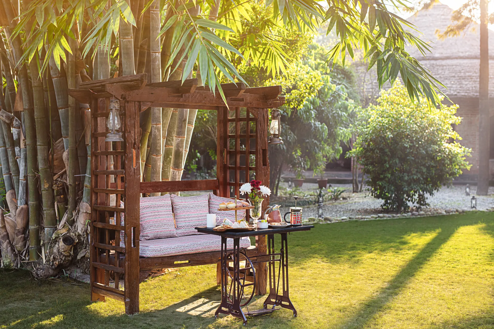 Safari Club lounge and bar at Jaagir Manor