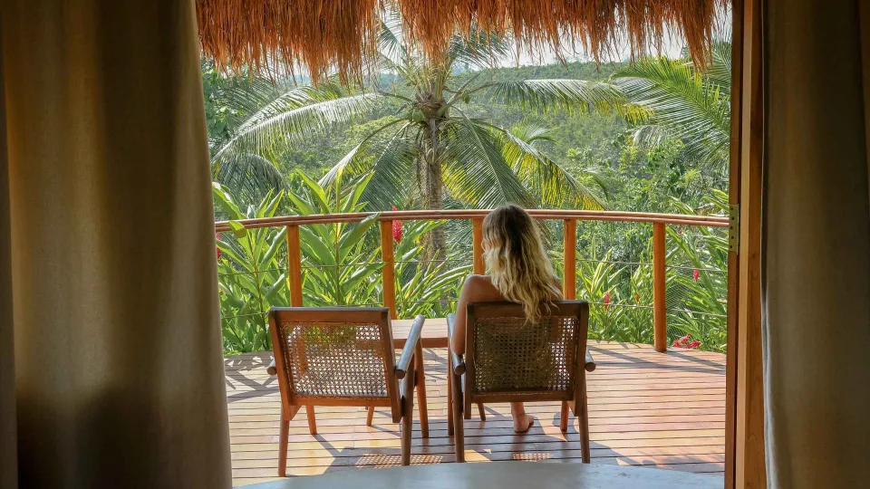 Solo Travel — Solo Header