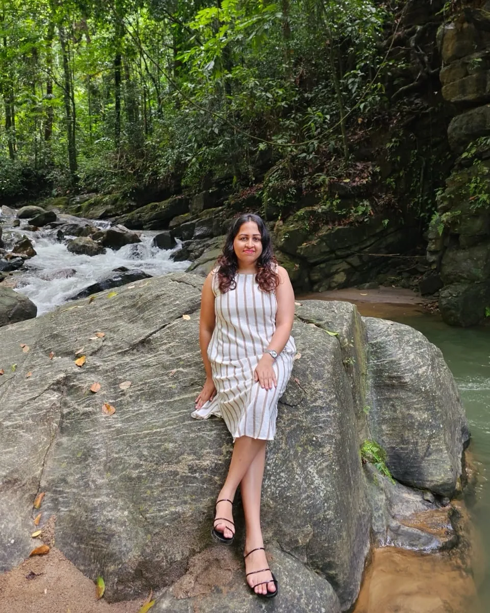 Sithumini Nawodya, Travel Assistant at Red Dot Tours